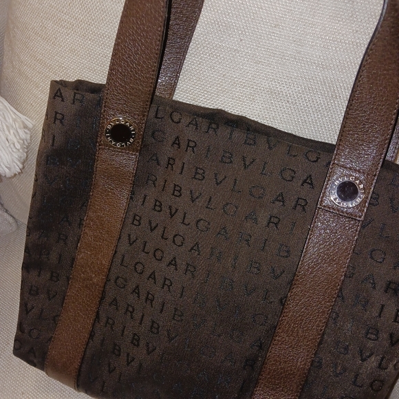 Bvlgari ....Genuine  Handbag. - Picture 7 of 10